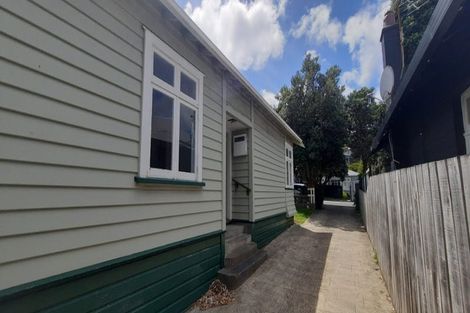 Photo of property in 4 Rotherham Terrace, Miramar, Wellington, 6022