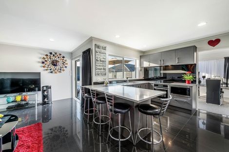 Photo of property in 6 John Brooke Crescent, East Tamaki Heights, Auckland, 2016