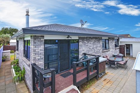 Photo of property in 2/8 Celmisia Place, Weymouth, Auckland, 2103