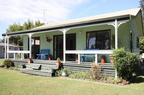 Photo of property in 101 Avalon Place, Whangamata, 3620