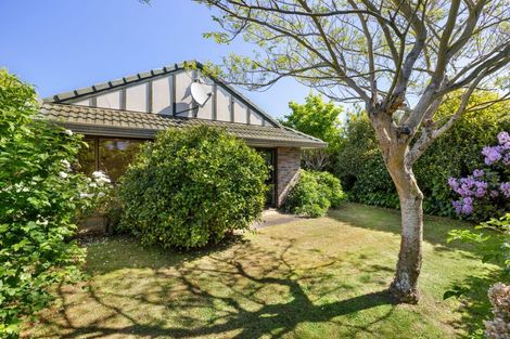 Photo of property in 7 Clivedon Place, Redwood, Christchurch, 8051