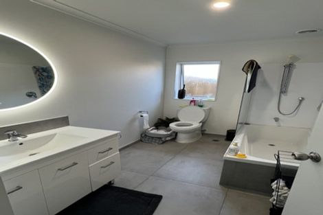 Photo of property in 32 Whareatua Avenue, Takanini, 2112