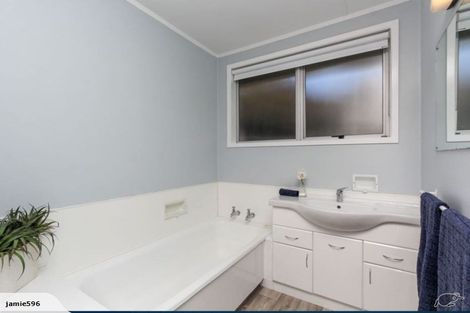 Photo of property in 12 Montana Place, Merrilands, New Plymouth, 4312