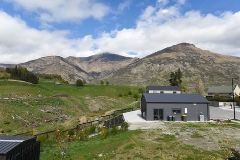 Photo of property in 4 Bathans Lane, Lake Hayes, Queenstown, 9304
