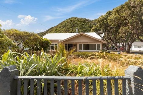 Photo of property in 97 Oroua Street, Eastbourne, Lower Hutt, 5013