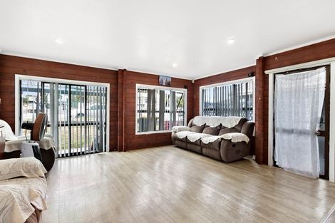 Photo of property in 2/79 Great South Road, Manurewa, Auckland, 2102