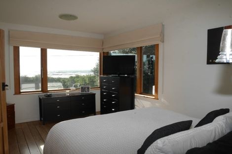 Photo of property in 106 The Parade, Paekakariki, 5034