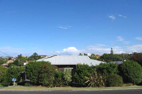Photo of property in 2/49a Hebron Road, Waiake, Auckland, 0630