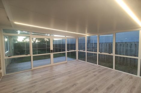 Photo of property in 2/3 Caribbean Drive, Unsworth Heights, Auckland, 0632