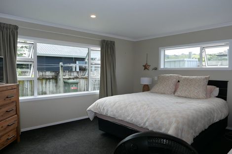 Photo of property in 37 Gallipoli Place, Paraparaumu, 5032