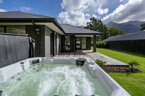 Photo of property in 11 Walter Place, Glenorchy, 9372