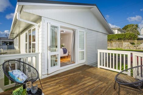 Photo of property in 1/8 Kaipatiki Road, Glenfield, Auckland, 0629