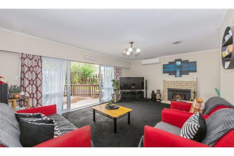 Photo of property in 1/23 Merton Avenue, Glenfield, Auckland, 0627