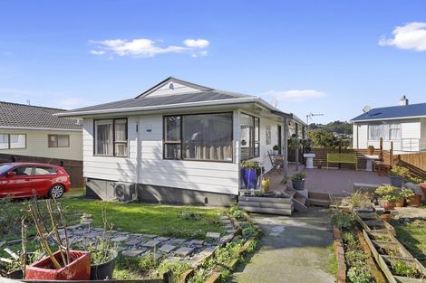 Photo of property in 28 Beaumaris Crescent, Ascot Park, Porirua, 5024