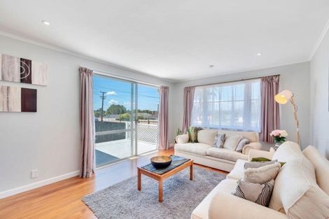 Photo of property in 19 Beaubank Road, Kelston, Auckland, 0602