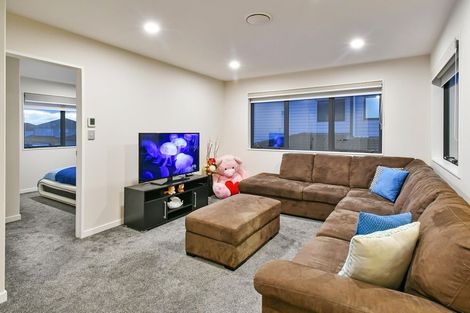 Photo of property in 76 Twin Parks Rise, Papakura, 2110