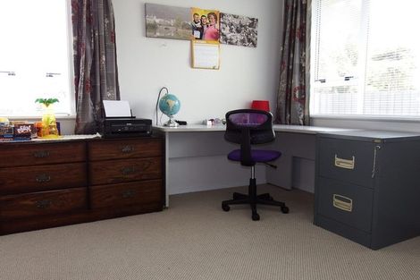 Photo of property in 77 Collingwood Street, Eltham, 4322