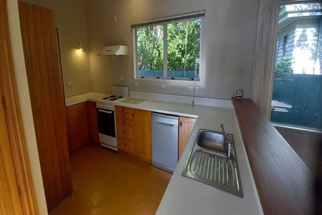 Photo of property in 60 Sandwich Road, Beckenham, Christchurch, 8023