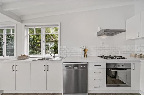 Photo of property in 24 Alberta Street, Point Chevalier, Auckland, 1022