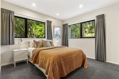 Photo of property in 11 Eugen Place, Bayview, Auckland, 0629