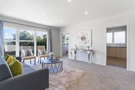 Photo of property in 16 Romney Place, Manurewa, Auckland, 2102