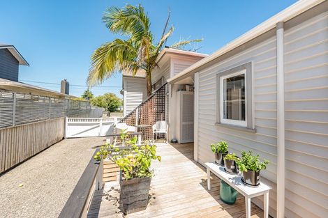 Photo of property in 8 Saint Leonard Street, Saint Johns Hill, Whanganui, 4501