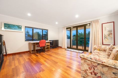 Photo of property in 24 Oakway Drive, Schnapper Rock, Auckland, 0632