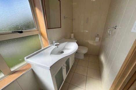 Photo of property in 24 Hurstbourn Priors, Goodwood Heights, Auckland, 2105