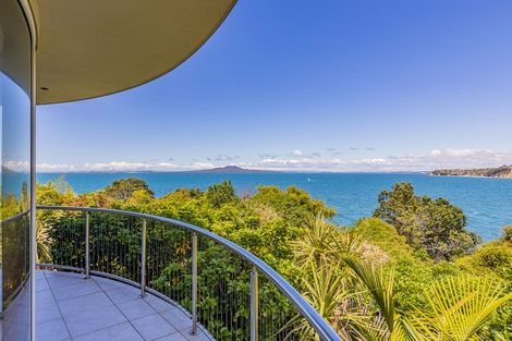 Photo of property in 1/3 Portal Place, Murrays Bay, Auckland, 0630