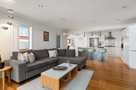 Photo of property in 25 Portadown Avenue, Pakuranga Heights, Auckland, 2010