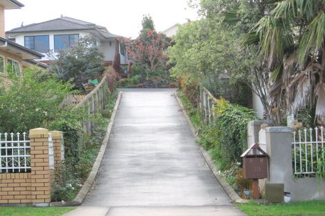 Photo of property in 30b Ribbonwood Crescent, Goodwood Heights, Auckland, 2105