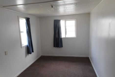 Photo of property in 2 Waimana Road, Conifer Grove, Takanini, 2112