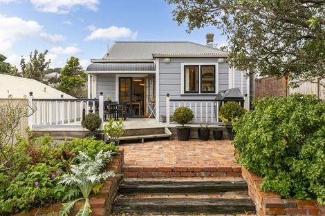 Photo of property in 2 Chatham Street, Berhampore, Wellington, 6023