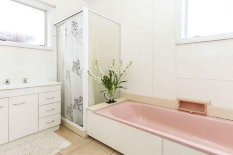 Photo of property in 60a Waimumu Road, Massey, Auckland, 0614