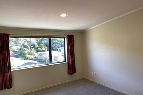 Photo of property in 37 Olivia Crescent, Tawa, Wellington, 5028