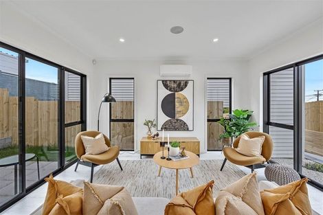 Photo of property in 562b Beach Road, Rothesay Bay, Auckland, 0630