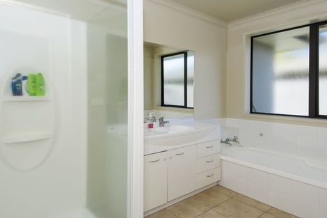 Photo of property in 10 Beachmere Place, Papamoa Beach, Papamoa, 3118