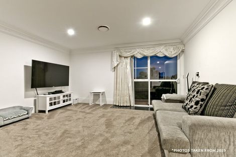 Photo of property in 18 Mansion Court, West Harbour, Auckland, 0618