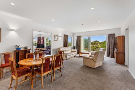 Photo of property in 32 Ketemaringi Way, Manakau, Levin, 5573