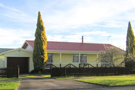 Photo of property in 2 Oak Avenue, Nawton, Hamilton, 3200