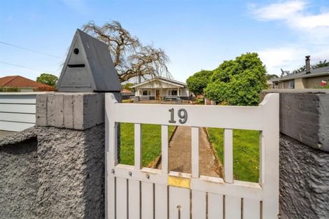 Photo of property in 19 Burns Street, Hawera, 4610