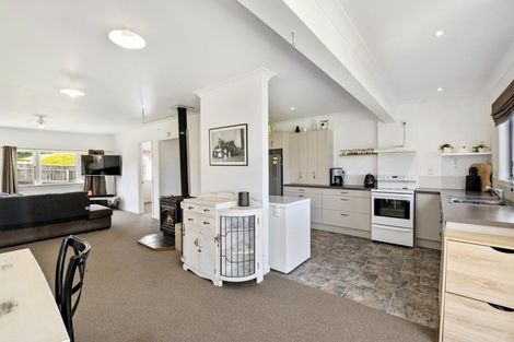 Photo of property in 14 Brown Terrace, Foxton Beach, Foxton, 4815