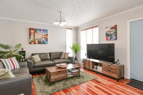 Photo of property in 2/409-411 Lyndon Road East, Hastings, 4122