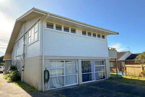 Photo of property in 4 Staveley Avenue, Mount Roskill, Auckland, 1041