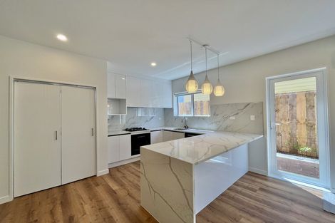 Photo of property in 7b Hanson Place, West Harbour, Auckland, 0618