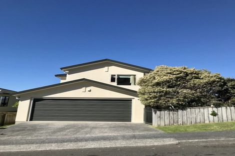 Photo of property in 52 Dress Circle, Newlands, Wellington, 6037