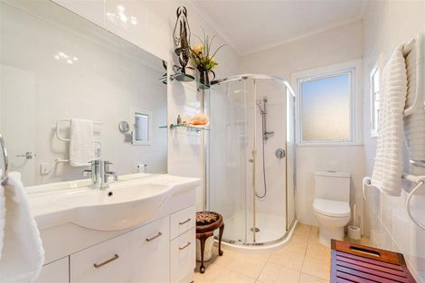 Photo of property in 7 Waterfront Road, Mangere Bridge, Auckland, 2022