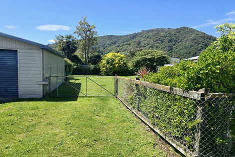 Photo of property in 16 Buller Street, Picton, 7220