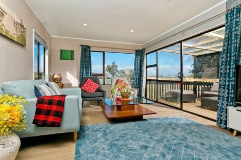 Photo of property in 2/59a Target Road, Totara Vale, Auckland, 0629