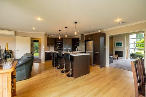 Photo of property in 8 Titirangi Drive, Fitzherbert, Palmerston North, 4471